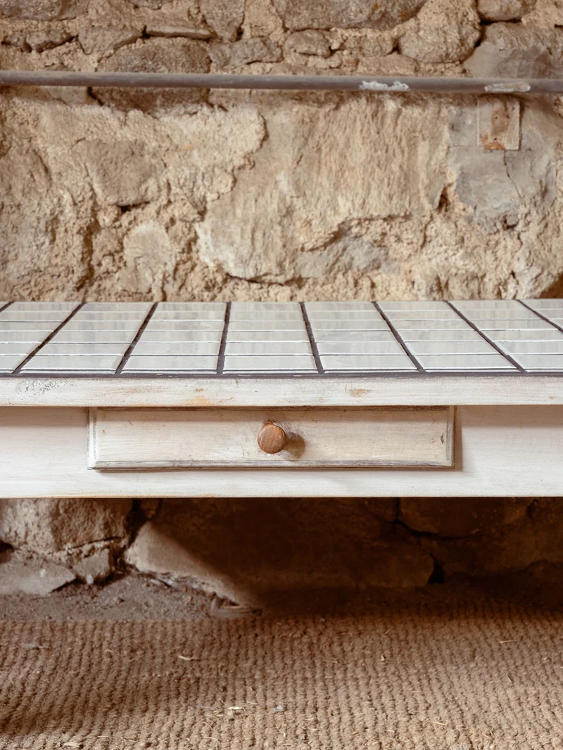 Donna, la table basse en bois et céramique N°1571