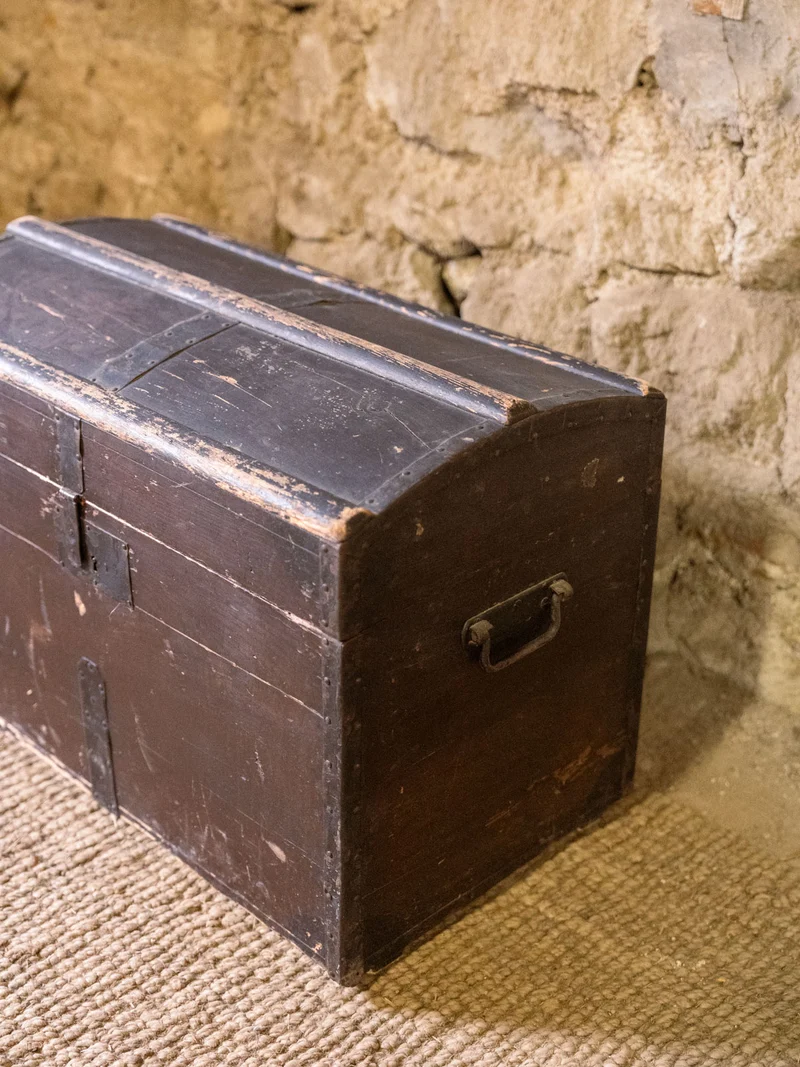 Lucien, le coffre en bois marron foncé N°205