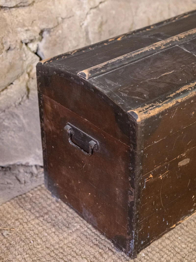 Lucien, le coffre en bois marron foncé N°205