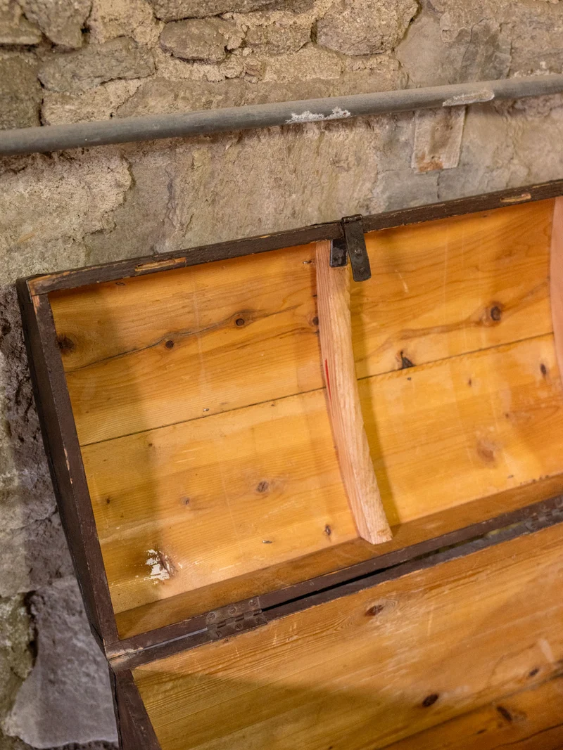 Lucien, le coffre en bois marron foncé N°205