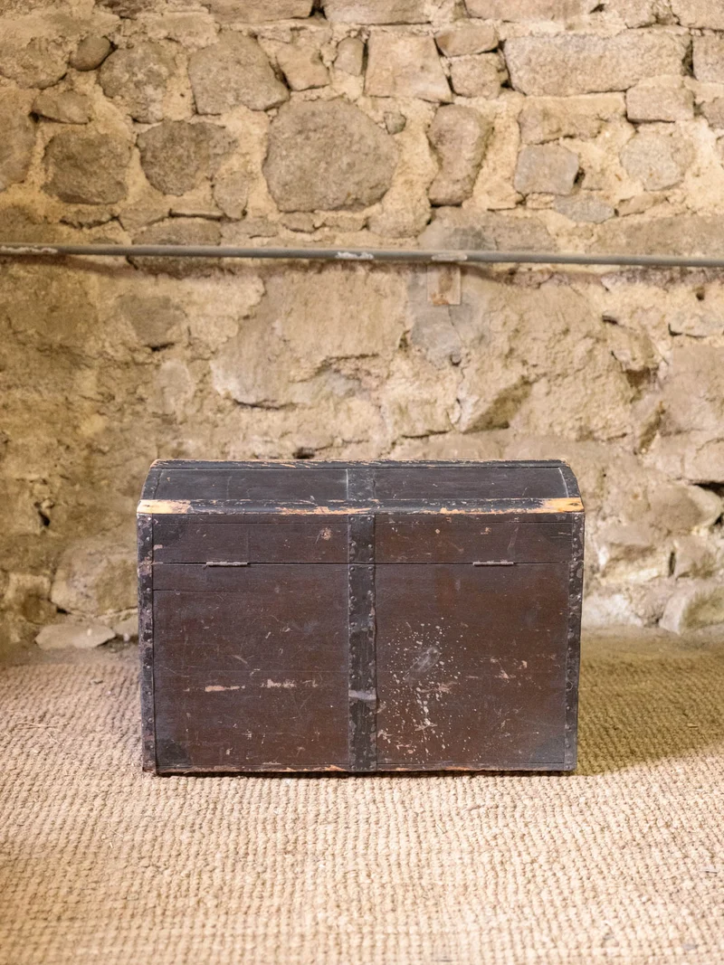 Lucien, le coffre en bois marron foncé N°205