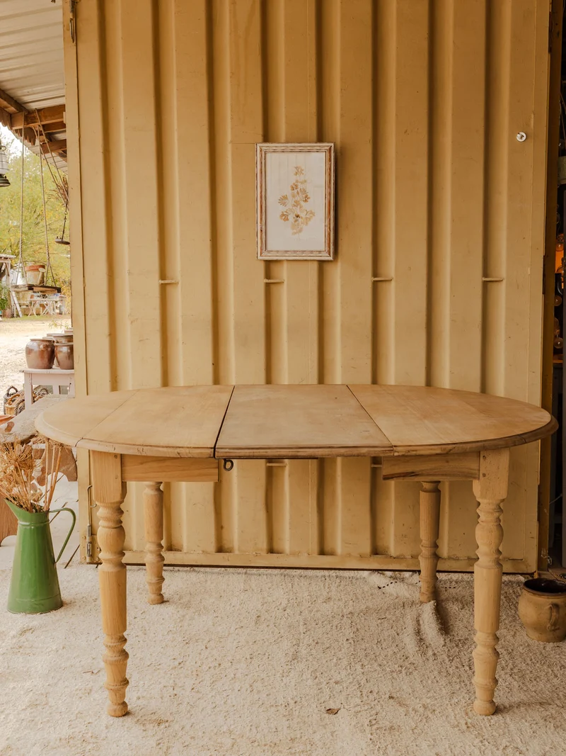 Romy, la table à manger ovale en bois N°1551