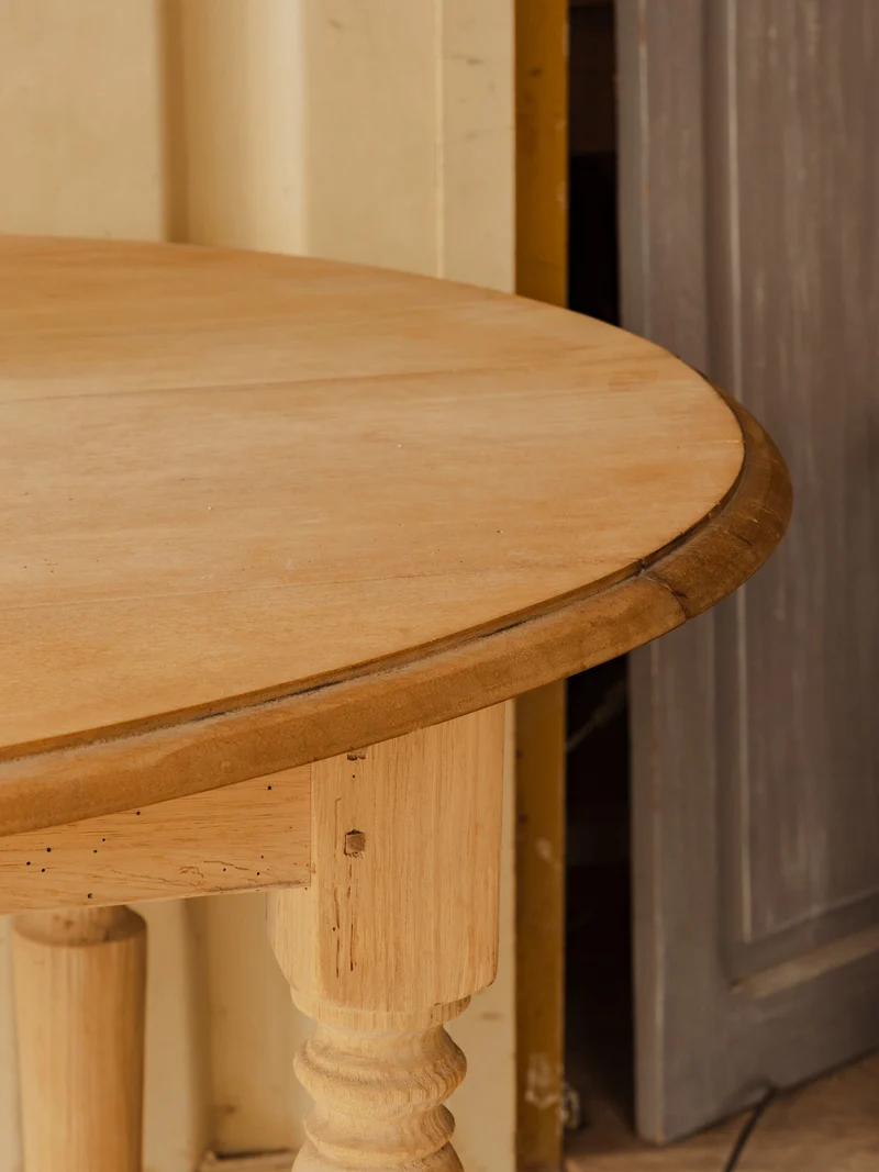 Romy, la table à manger ovale en bois N°1551