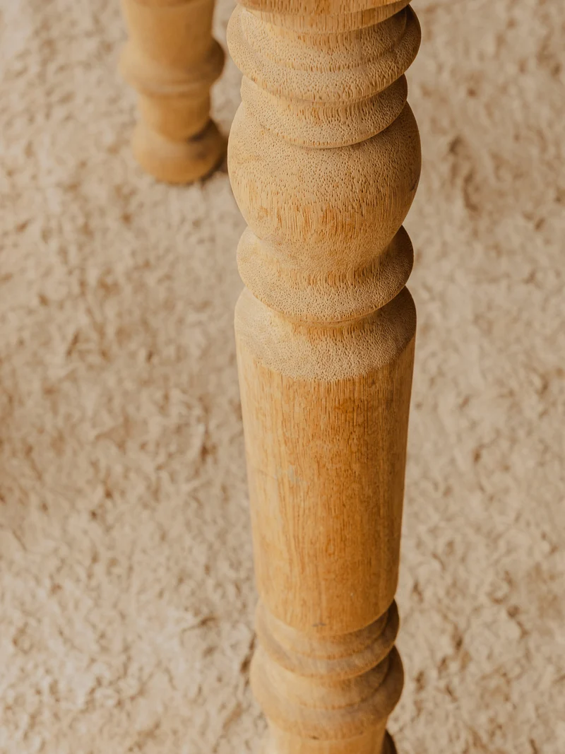 Romy, la table à manger ovale en bois N°1551