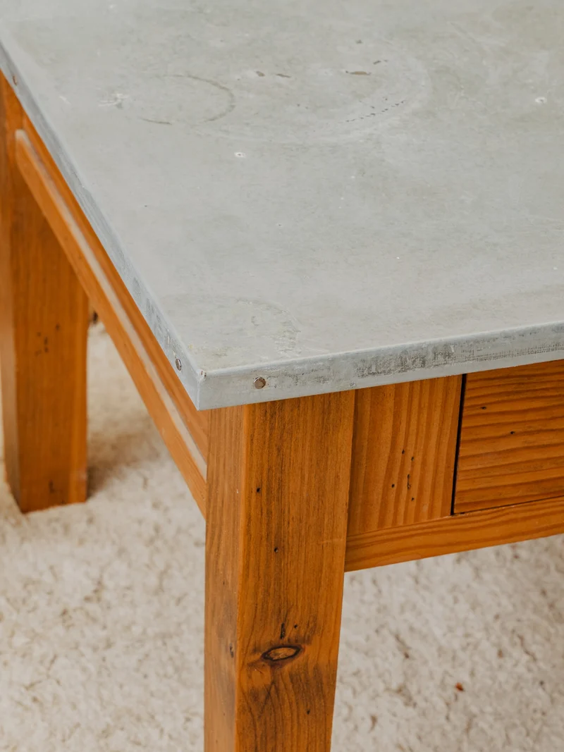 Léonie, la table basse en bois et métal gris N°1166
