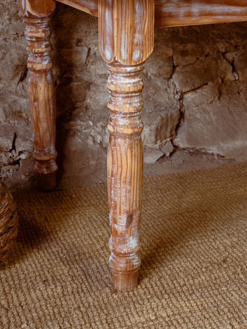 Romy, la table à manger en bois N°1540