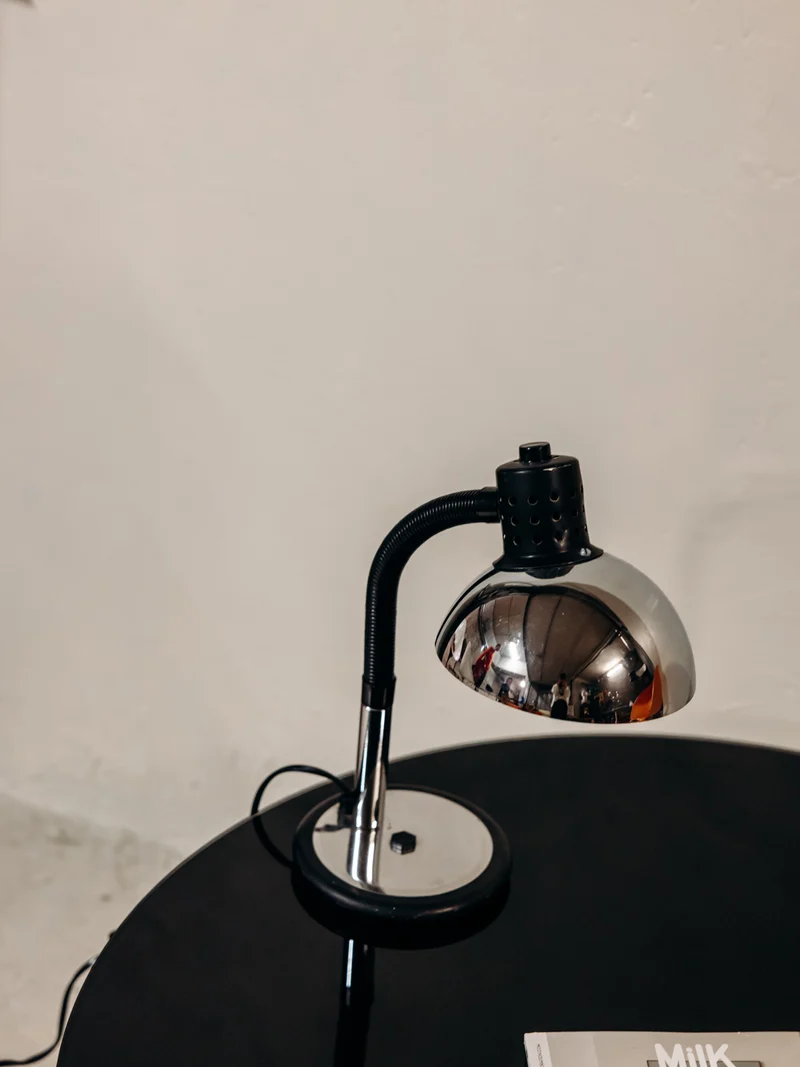 Julia, la lampe en inox au bras réglable N°1059