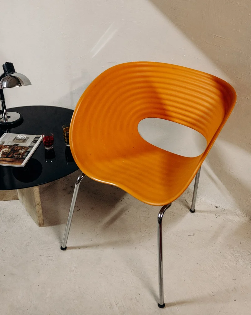 Jakob, le fauteuil unique en polypropylène orange N°1381