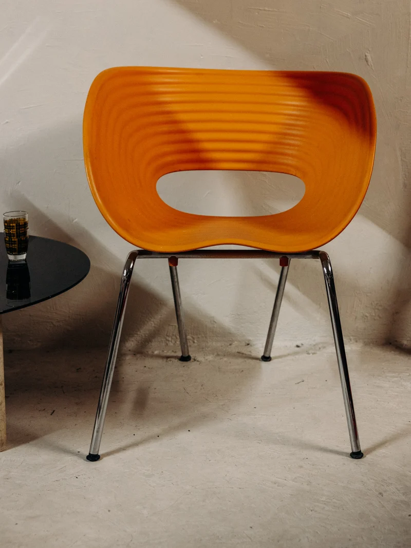 Jakob, le fauteuil unique en polypropylène orange N°1381