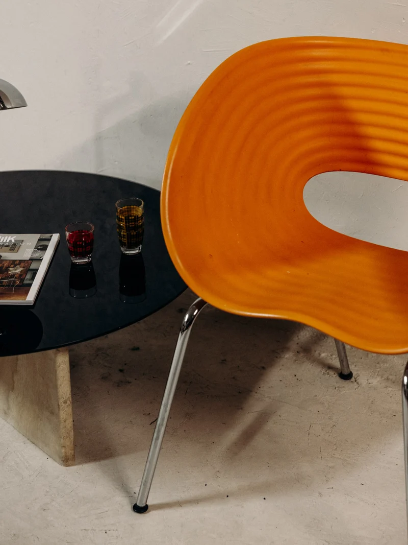 Jakob, le fauteuil unique en polypropylène orange N°1381