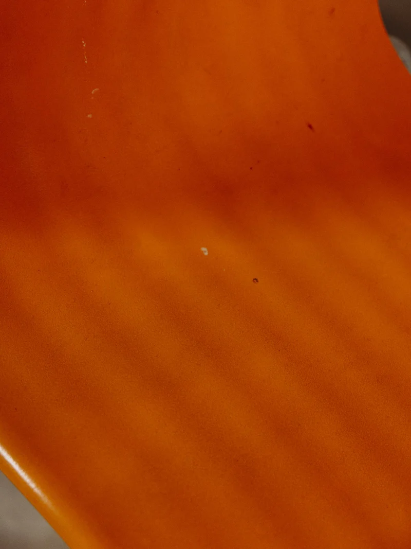 Jakob, le fauteuil unique en polypropylène orange N°1381