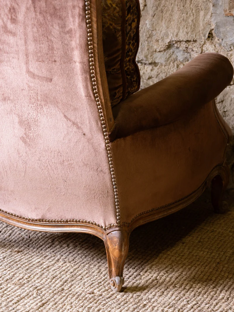 Ernest, le fauteuil en velours marron N°1600