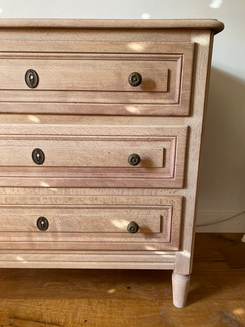 Commode 3 tiroirs en bois massif ancien rénové