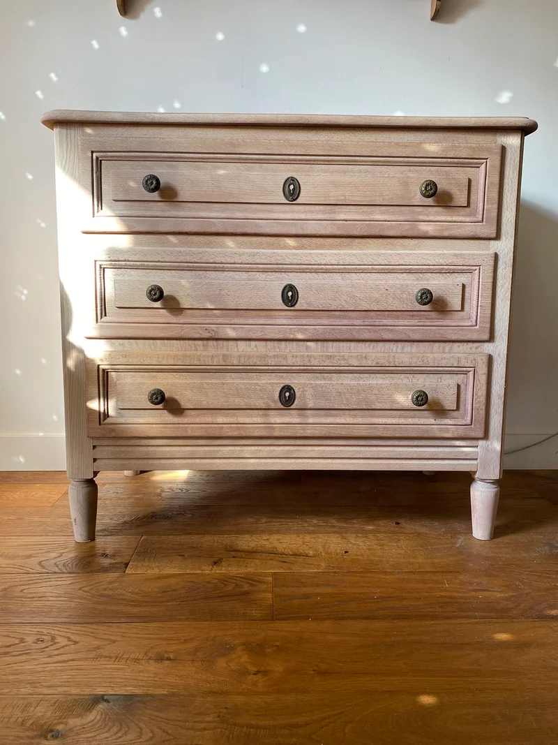 Commode 3 tiroirs en bois massif ancien rénové