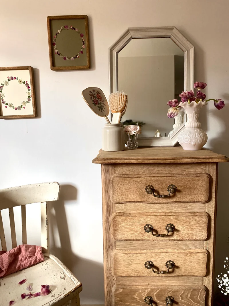 Chiffonnier en bois massif ancien rénové