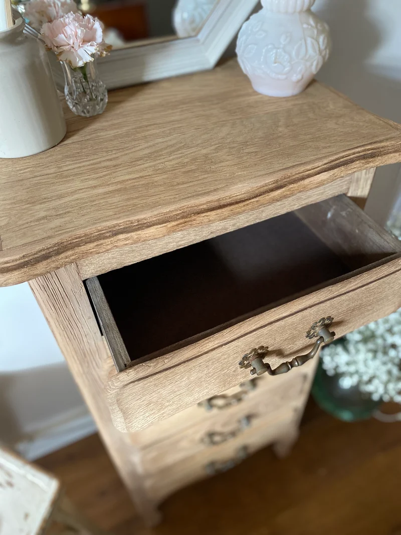 Chiffonnier en bois massif ancien rénové
