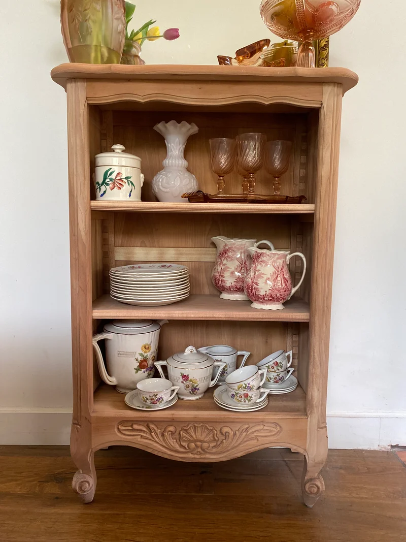 Petite bibliothèque en bois ancien rénové
