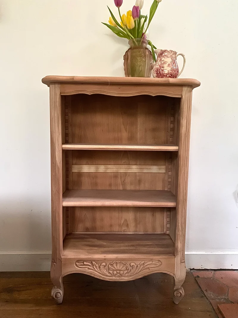 Petite bibliothèque en bois ancien rénové