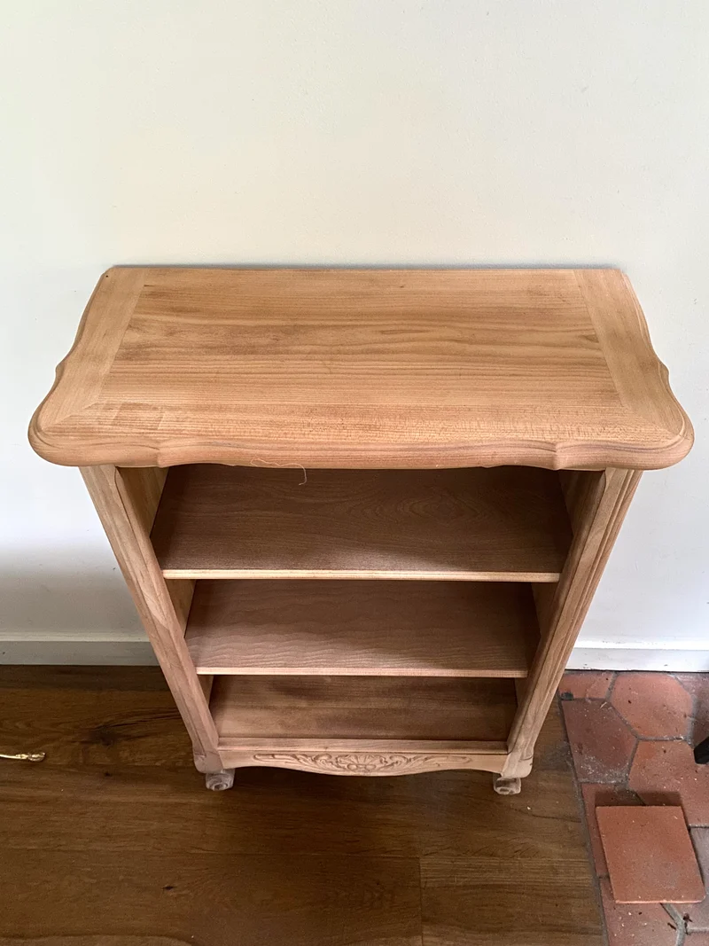 Petite bibliothèque en bois ancien rénové