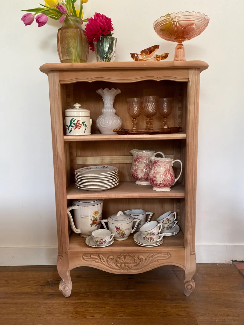 Petite bibliothèque en bois ancien rénové