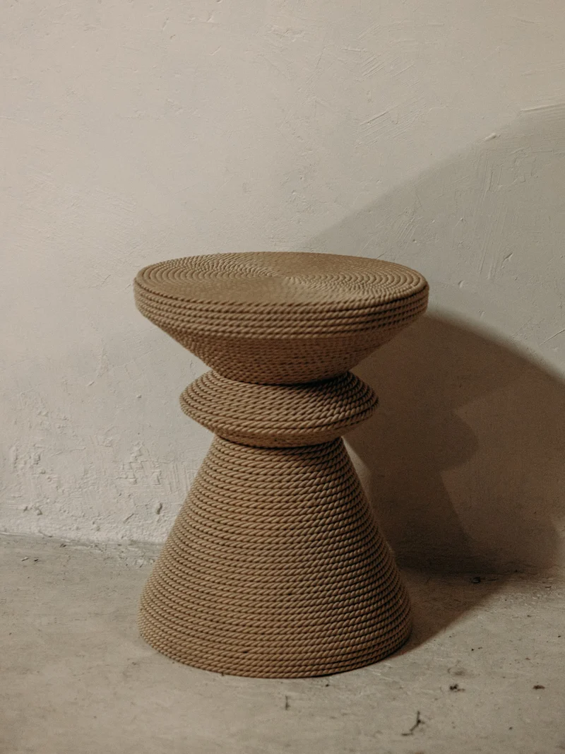 Hanna, la table d'appoint à la finition en corde N°1565