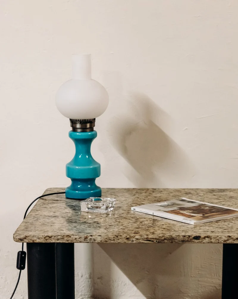 Julia, la lampe en céramique bleu clair N°1057