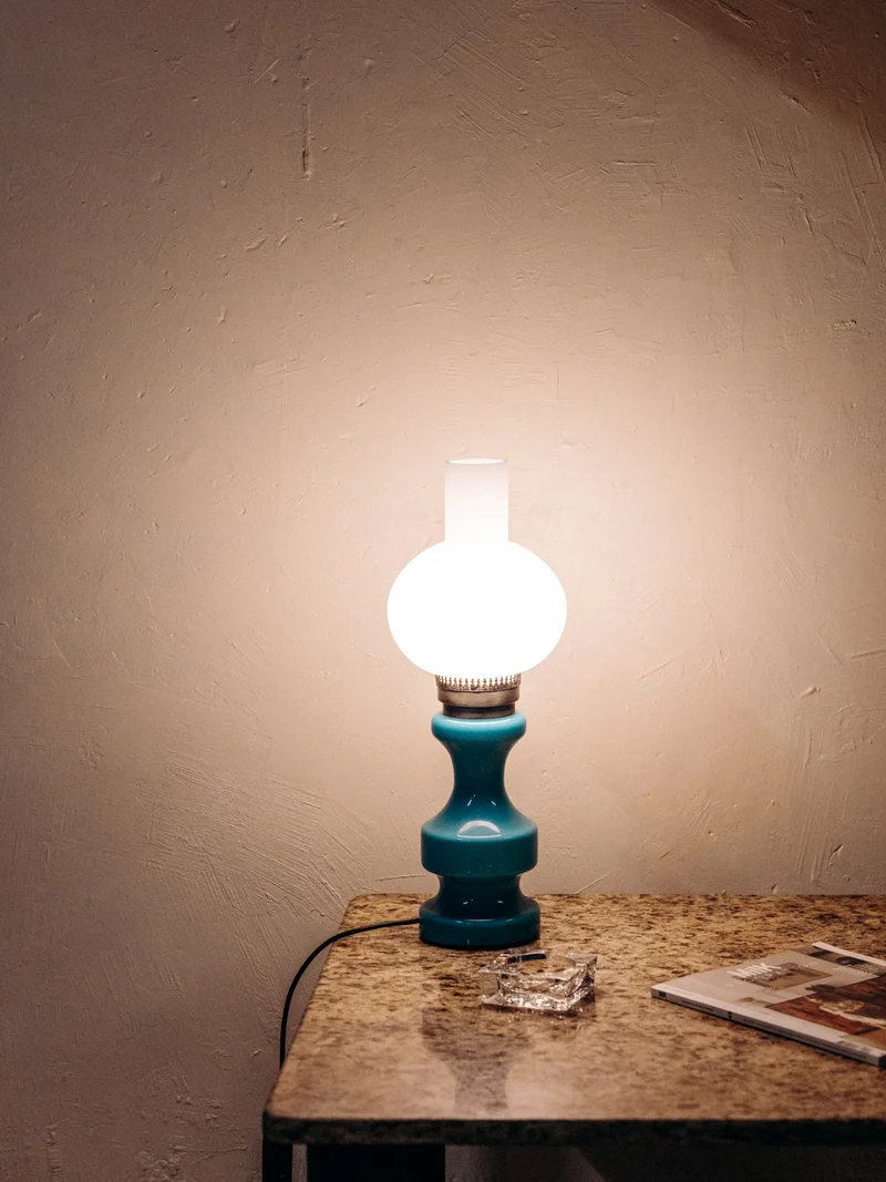 Julia, la lampe en céramique bleu clair N°1057