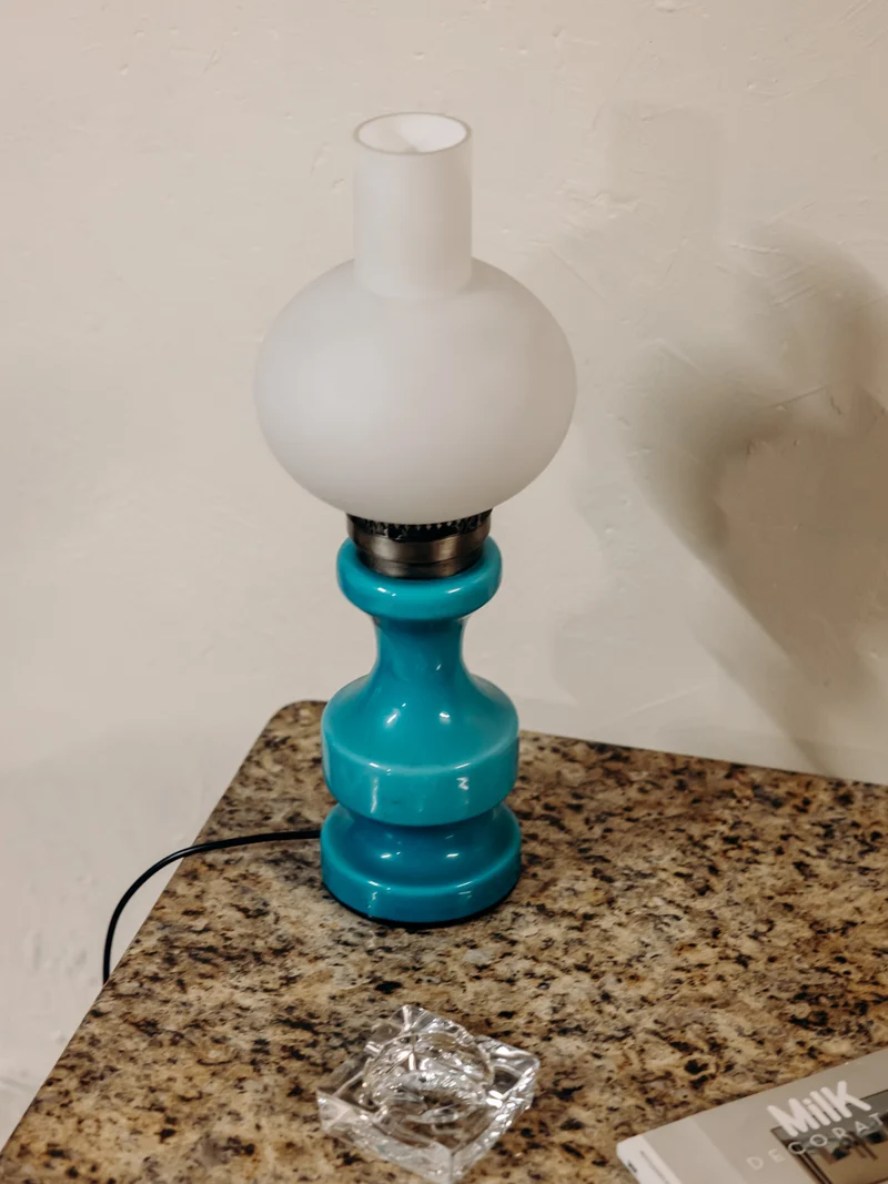 Julia, la lampe en céramique bleu clair N°1057