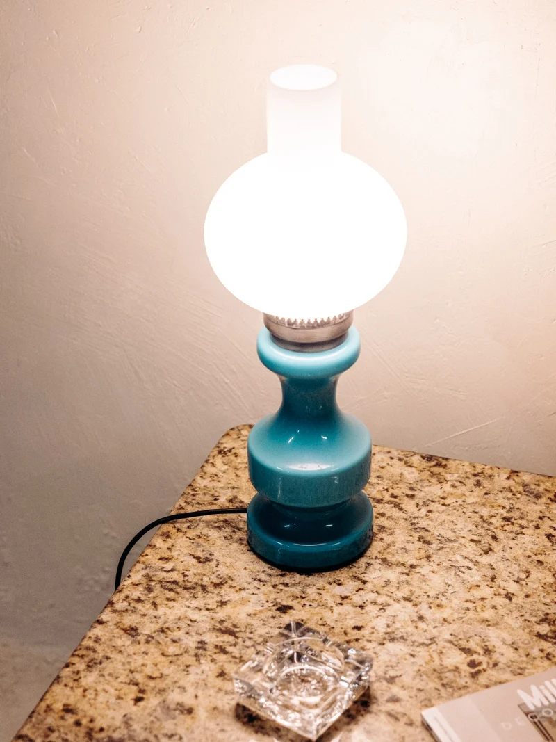Julia, la lampe en céramique bleu clair N°1057