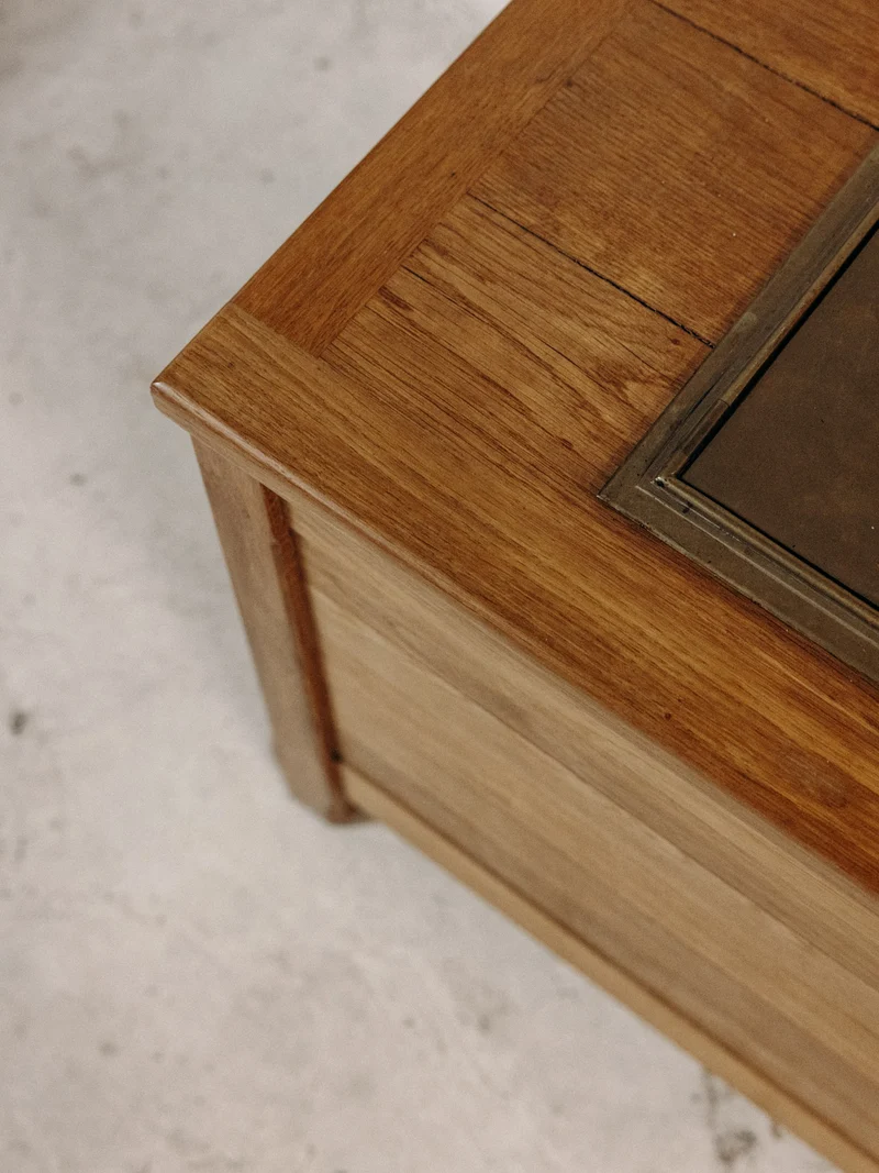 Quentin, l'élégant bar coffre en bois aux poignées vintage N°89