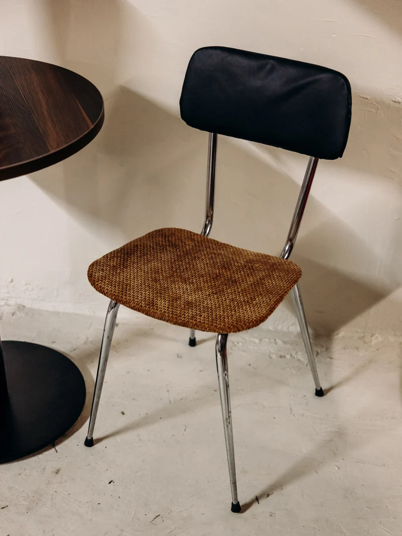 Alma, la chaise aux lignes épurées N°1969