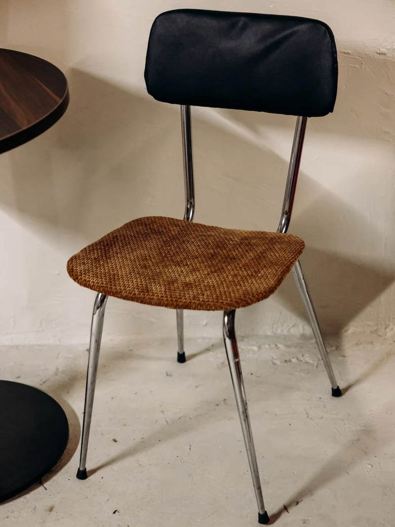 Alma, la chaise aux lignes épurées N°1969