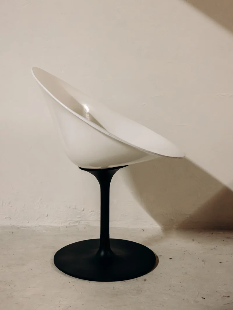 Jakob, le fauteuil aux allures futuristes N°1379