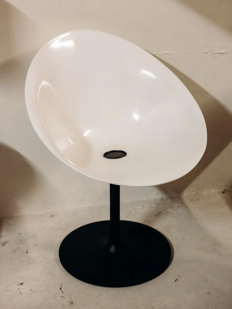 Jakob, le fauteuil aux allures futuristes N°1379