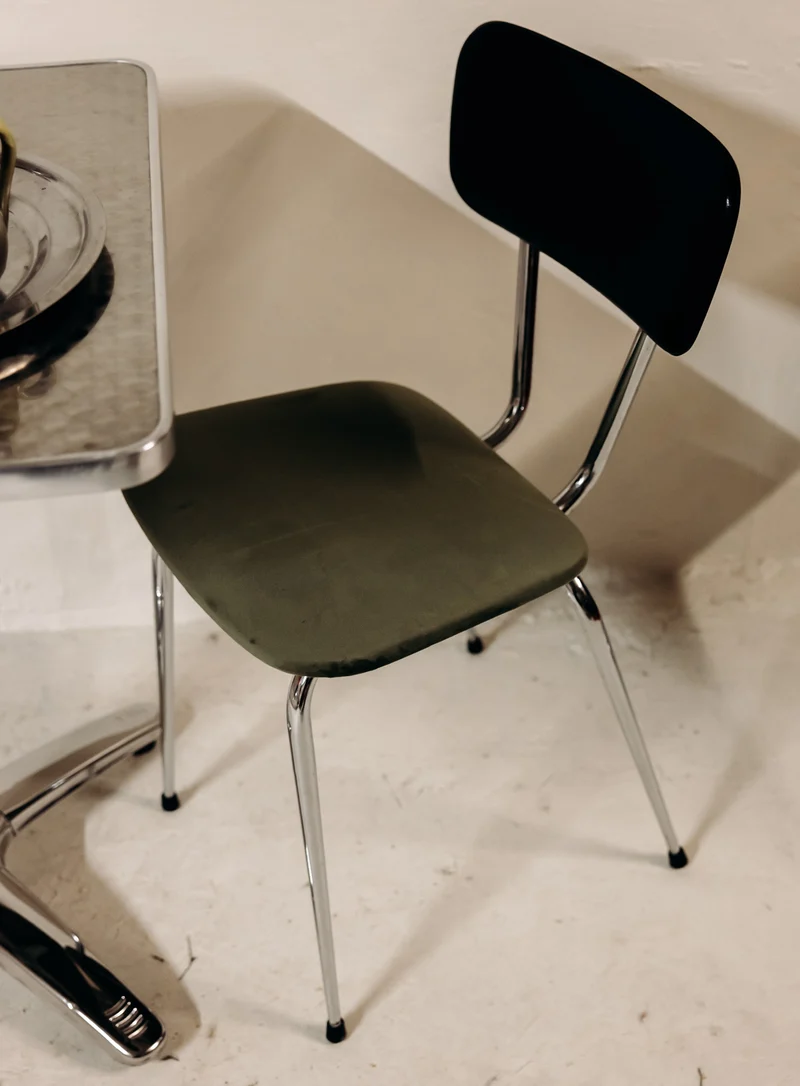 Alma, la chaise aux lignes épurées N°1966
