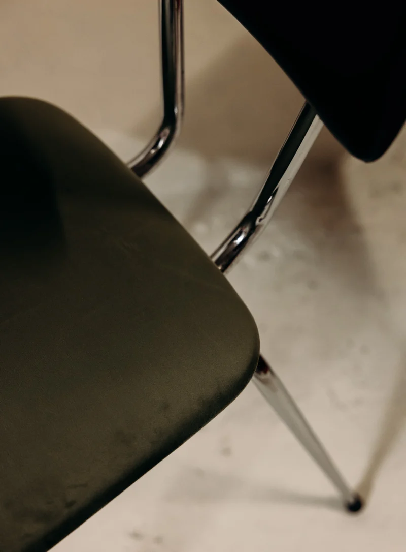 Alma, la chaise aux lignes épurées N°1966