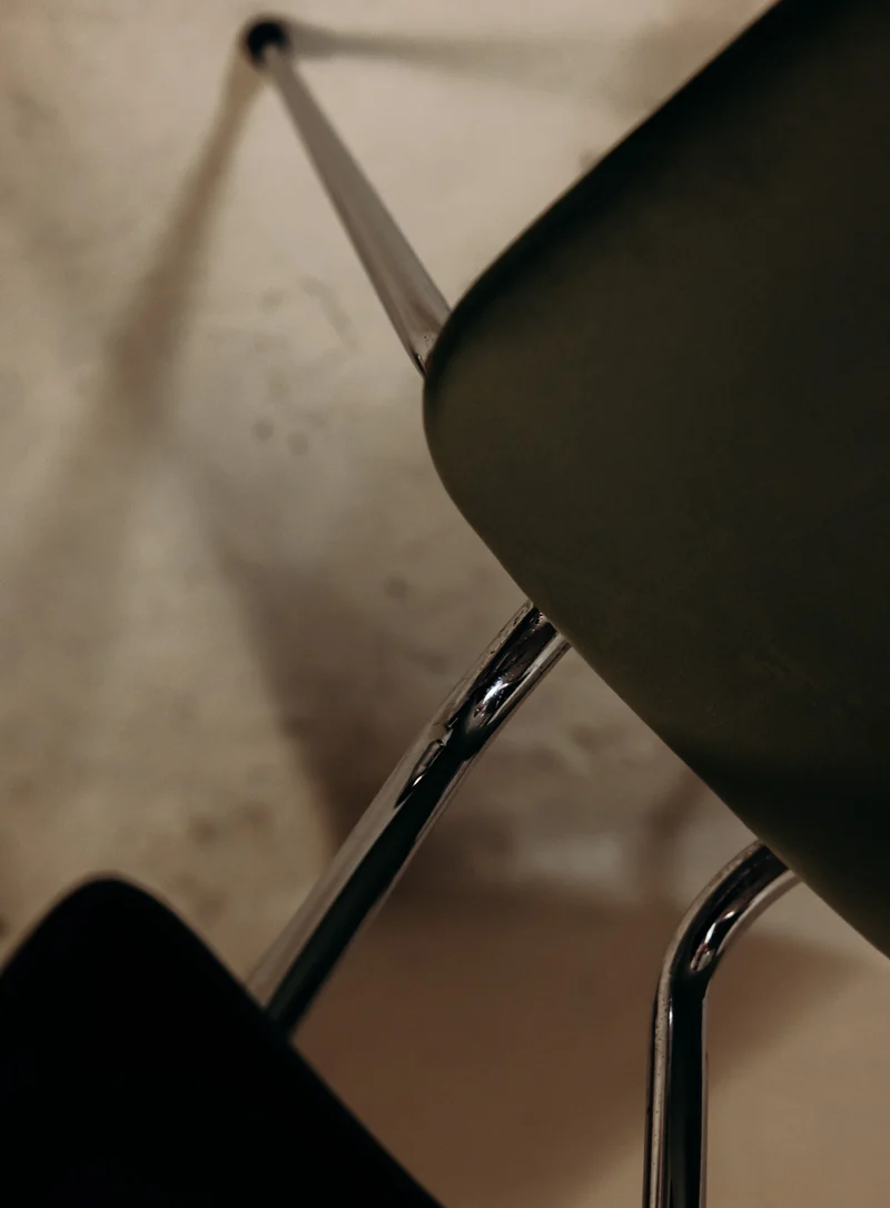 Alma, la chaise aux lignes épurées N°1966
