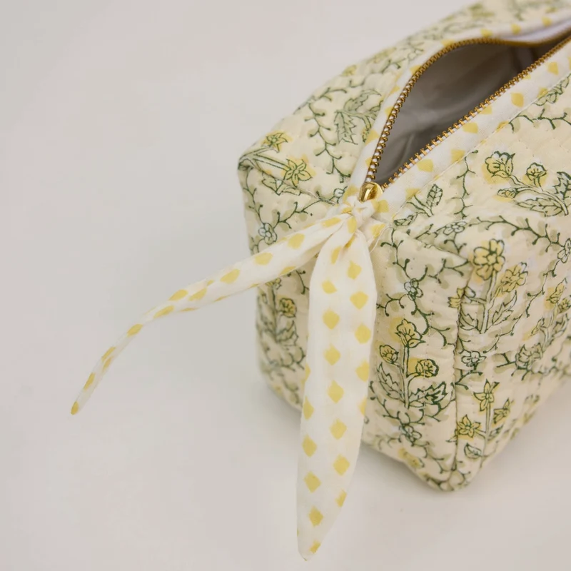 Trousse de toilette - Treillis floral crème au beurre