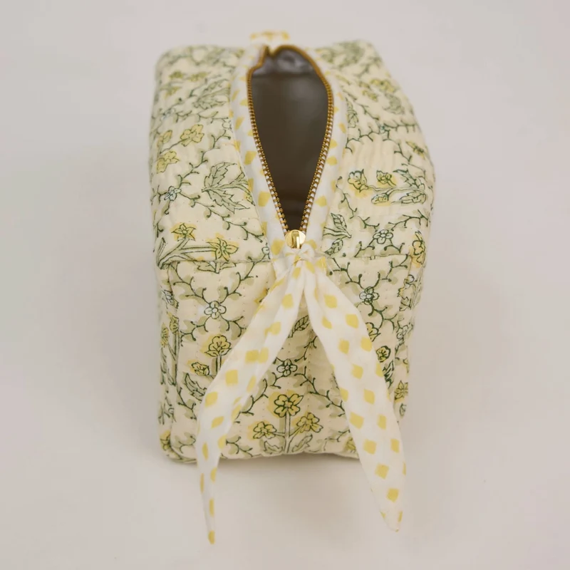Trousse de toilette - Treillis floral crème au beurre