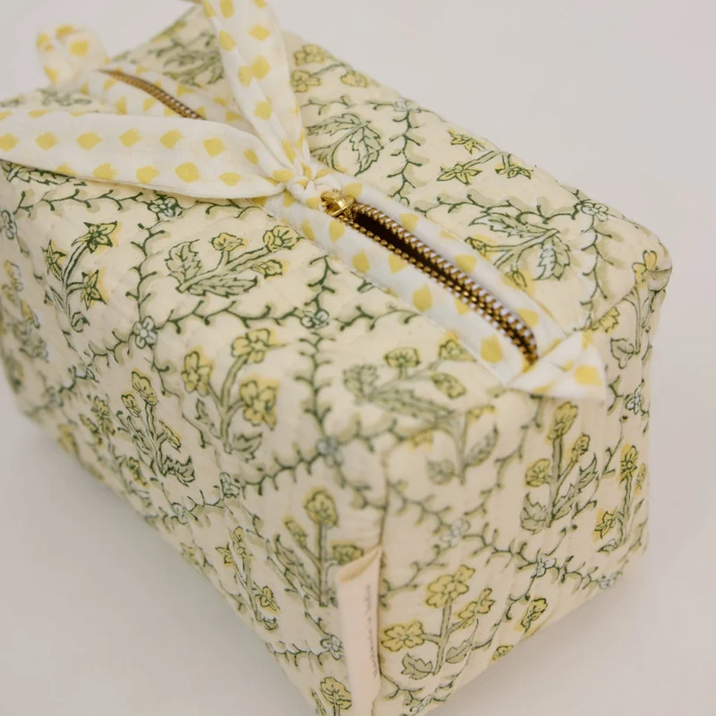 Trousse de toilette - Treillis floral crème au beurre