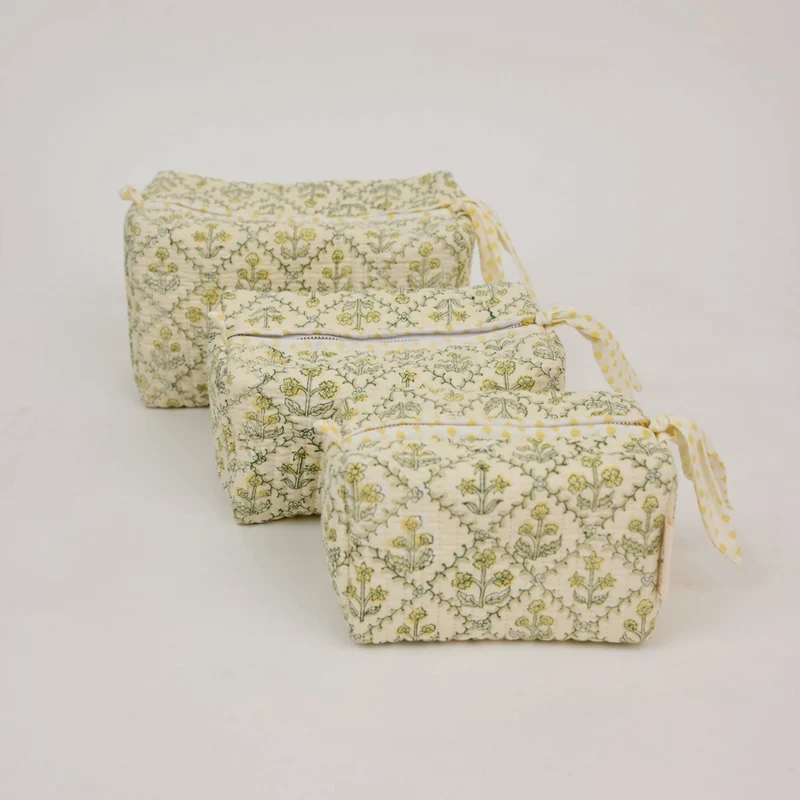 Trousse de toilette - Treillis floral crème au beurre