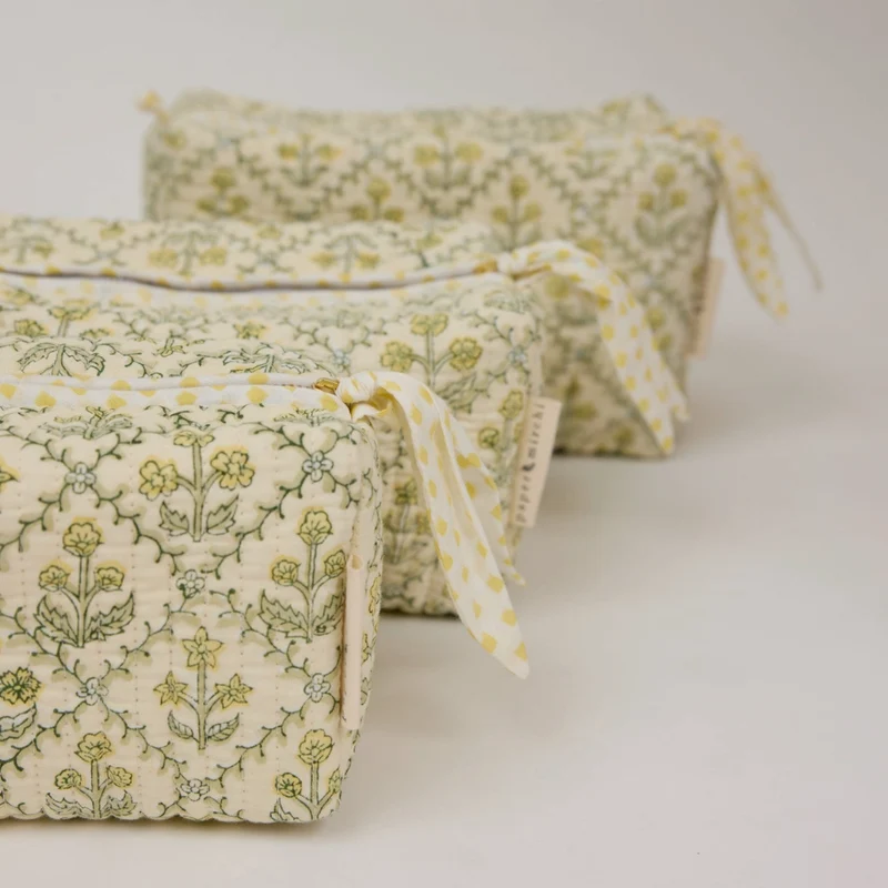 Trousse de toilette - Treillis floral crème au beurre