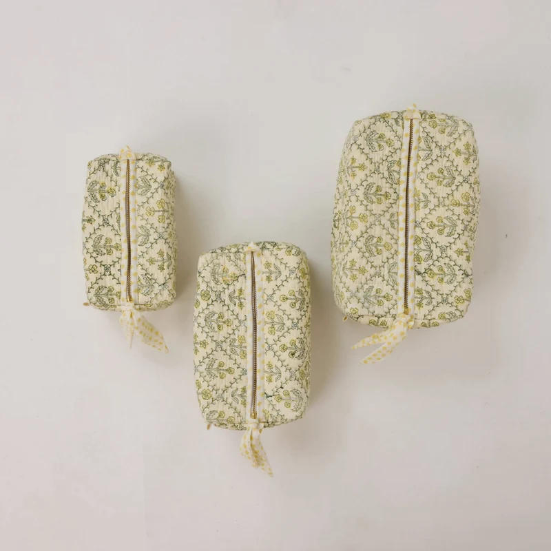 Trousse de toilette - Treillis floral crème au beurre
