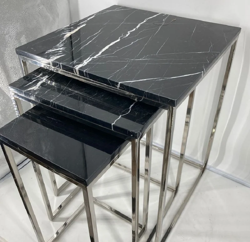 Casa Padrino Luxus Beistelltisch 3er Set Silber / Schwarz - Edelstahl Tische mit Marmorplatte - Wohnzimmer Möbel - Luxus Kollektion