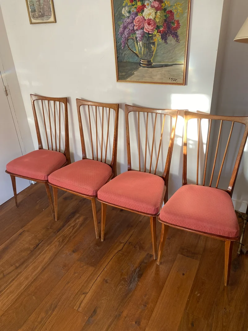 Quatre chaises scandinaves vintage en bois