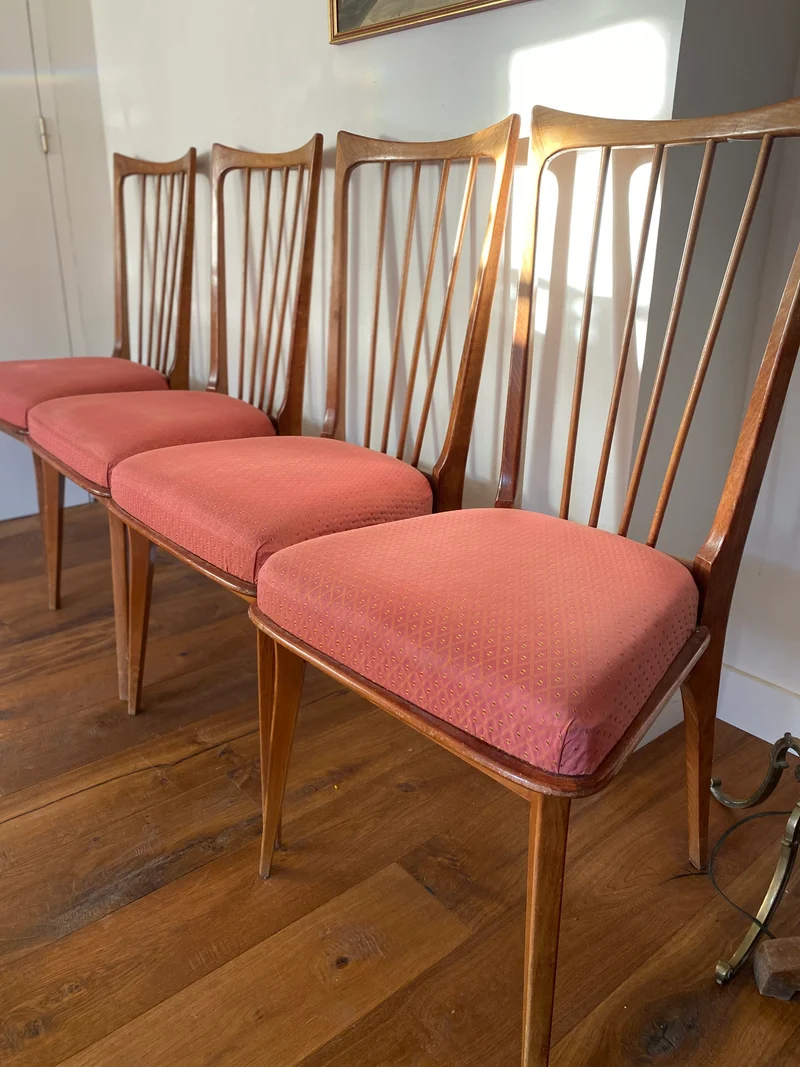 Quatre chaises scandinaves vintage en bois