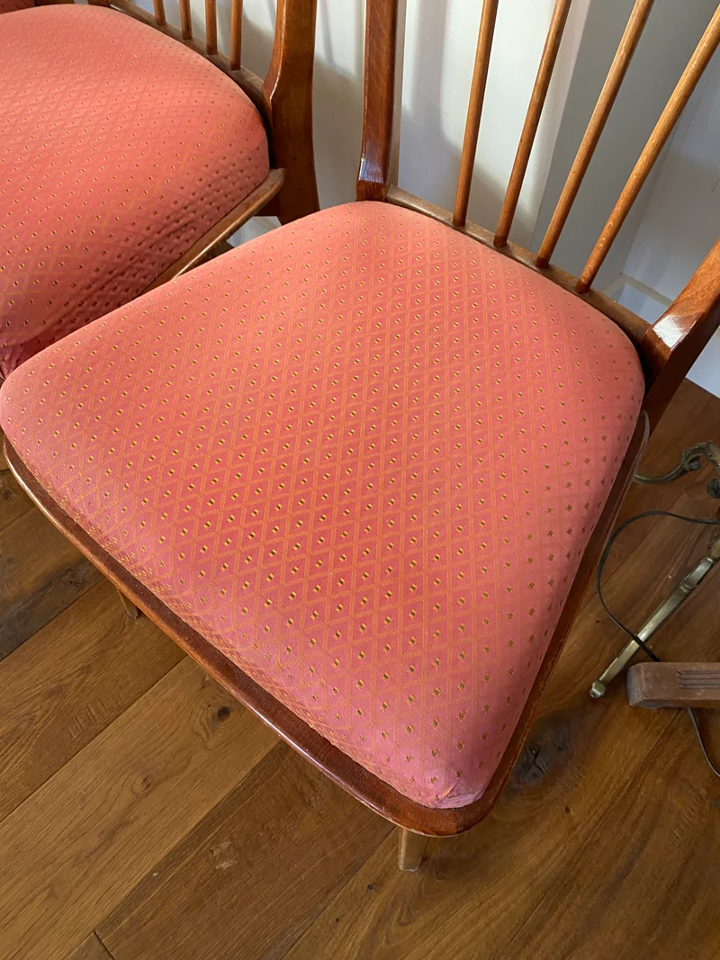 Quatre chaises scandinaves vintage en bois