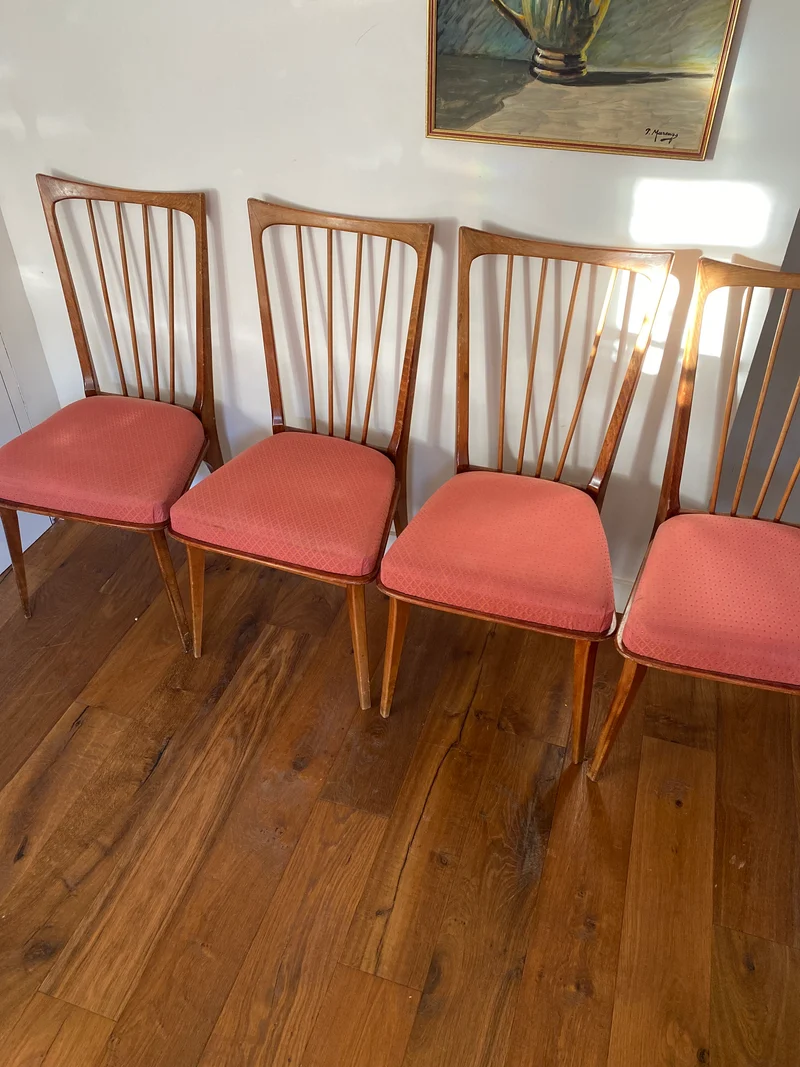 Quatre chaises scandinaves vintage en bois