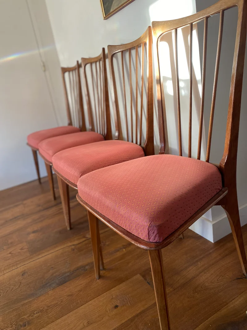 Quatre chaises scandinaves vintage en bois
