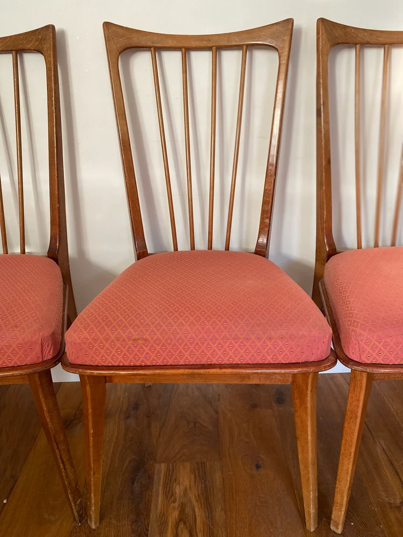 Quatre chaises scandinaves vintage en bois